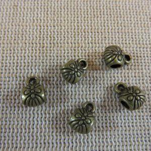 Perles bélière gravé fleurs métal bronze – lot de 10