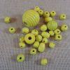 Perles en bois jaune différentes formes - lot de 30