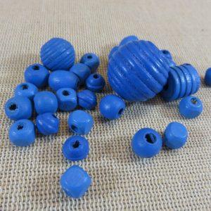 Perles en bois bleu différentes formes – lot de 30
