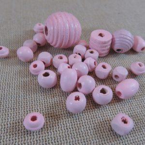 Perles en bois rose clair différentes formes – lot de 30