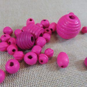 Perles en bois rose foncé différentes formes – lot de 30