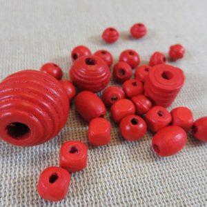Perles en bois rouge différentes formes – lot de 30