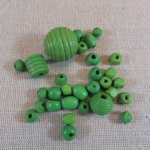 Perles en bois vert différentes formes – lot de 30
