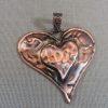 Grand pendentif cœur effet martelé cuivre 74mm avec bélière