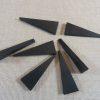 Perles triangle noir en bois pendentif 41x14mm