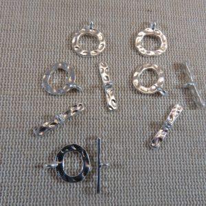 Fermoirs toggles martelé argenté style antique en métal – lot de 10