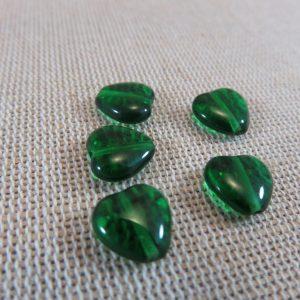 Perles cœur vert 10mm en verre – lot de 10