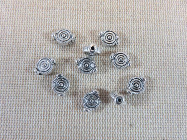 Perles gravé effet fleuri métal coloris argenté 10mm