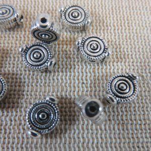 Perles gravé effet fleuri métal coloris argenté 10mm – lot de 10