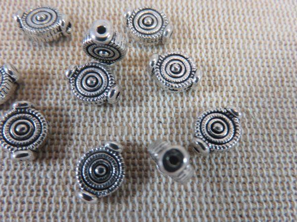 Perles gravé effet fleuri métal coloris argenté 10mm