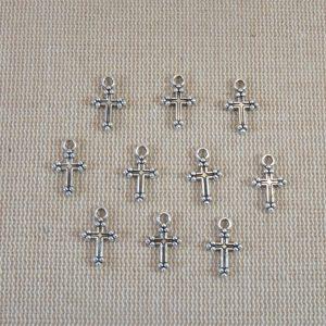 Breloques croix argenté 15mm pendentif en métal – lot de 10