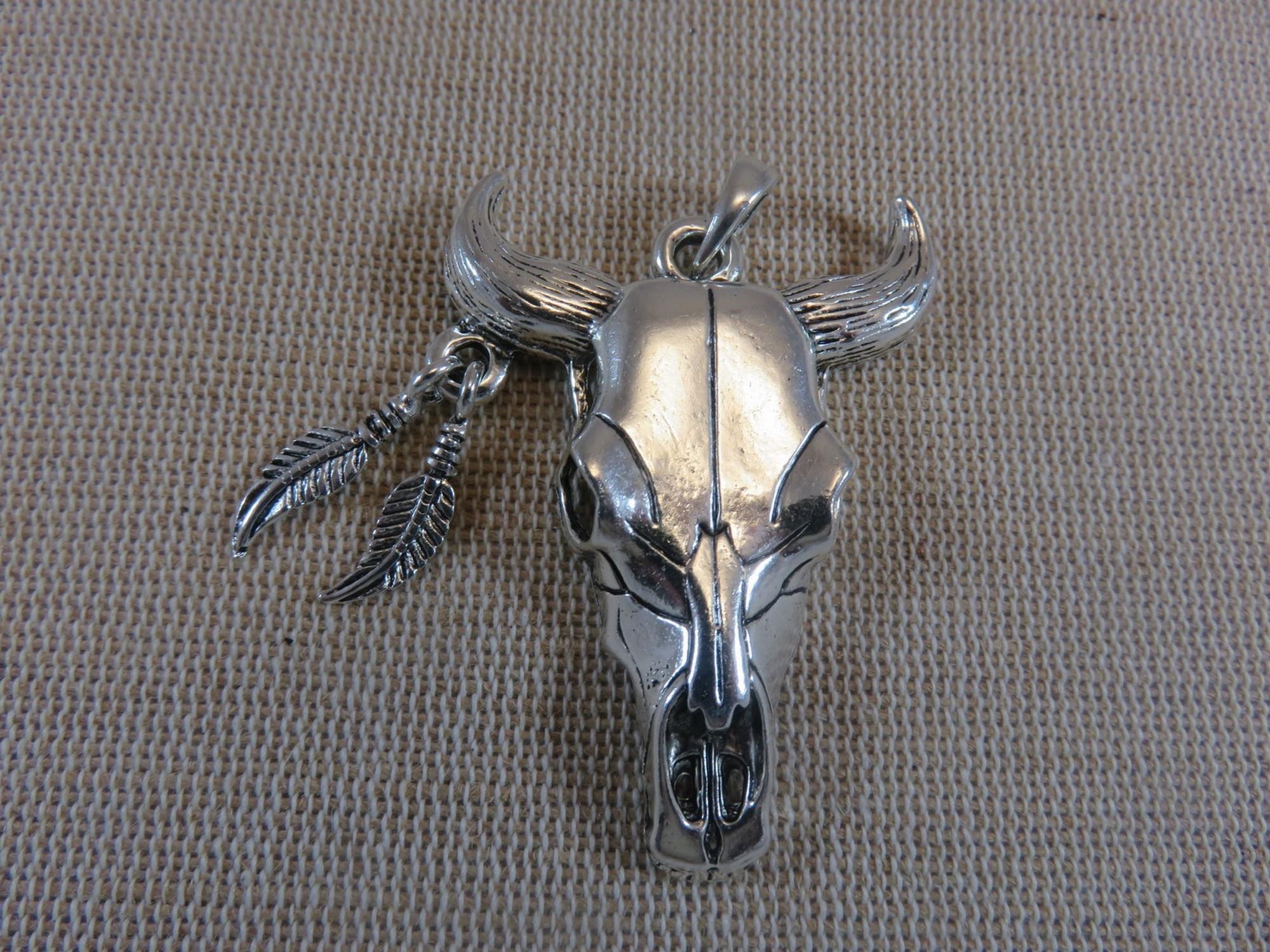 Grand pendentif crane de buffle métal couleur argenté avec bélière