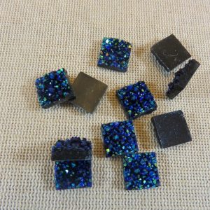 Cabochons carré bleu Druzy en résine 12mm – lot de 10