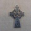 Pendentif croix argenté gravé nœud celtique 38mm en métal