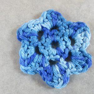 Écusson fleur bleu crocheté coton à coudre – Lot de 3