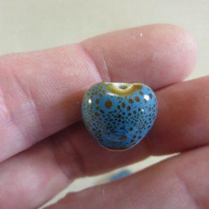 Perles cœur céramique bleu 17mm – lot de 2