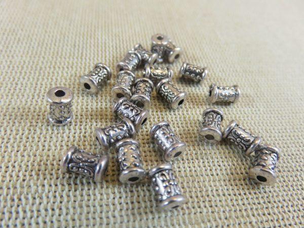 Perles colonne gravé fleuri argenté 7x5mm en métal