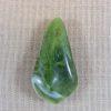 Grand pendentif effet pierre jade en résine vert 63mm