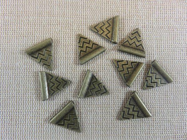 Perles triangle gravé vague bronze antique 14mm - lot de 10