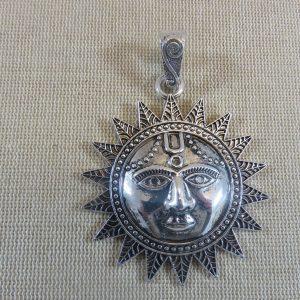 Grand pendentif Soleil métal couleur argenté avec bélière 73mm