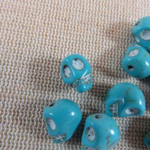 Perles tête de mort Howlite effet pierre turquoise 10mm – lot de 10