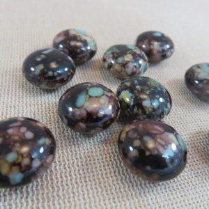 Perles ronde aplatie marron tacheté 17mm en acrylique – lot de 10
