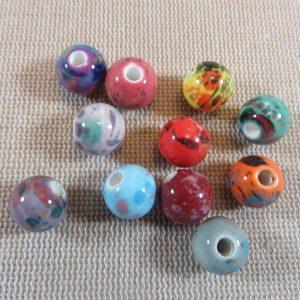 Perles céramique 10mm tacheté multicolore ronde – lot de 10