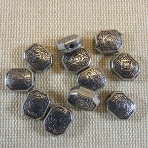 Perles rectangle argenté acrylique 9x10mm gravé ethnique – lot de 15