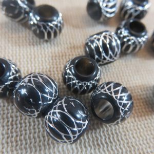 Perles ronde noir rayé argenté 11mm en acrylique – lot de 15