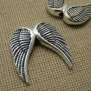 Grande perles aile d’ange 3D argenté 25mm en métal – lot de 2