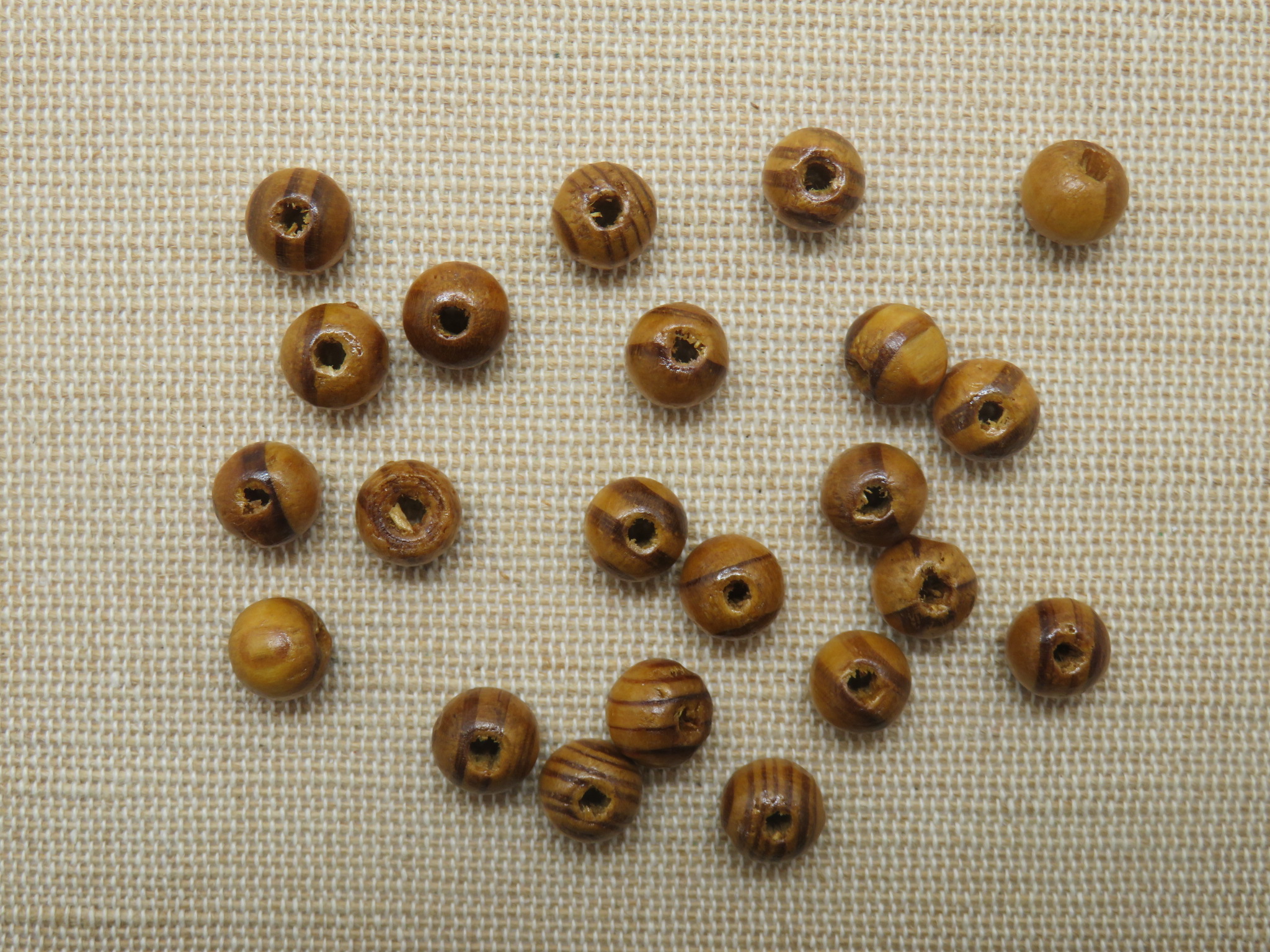 Perles en bois pin marron clair 8mm