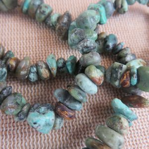 Perles Turquoise Africaine chips pierre de gemme – lot de 10