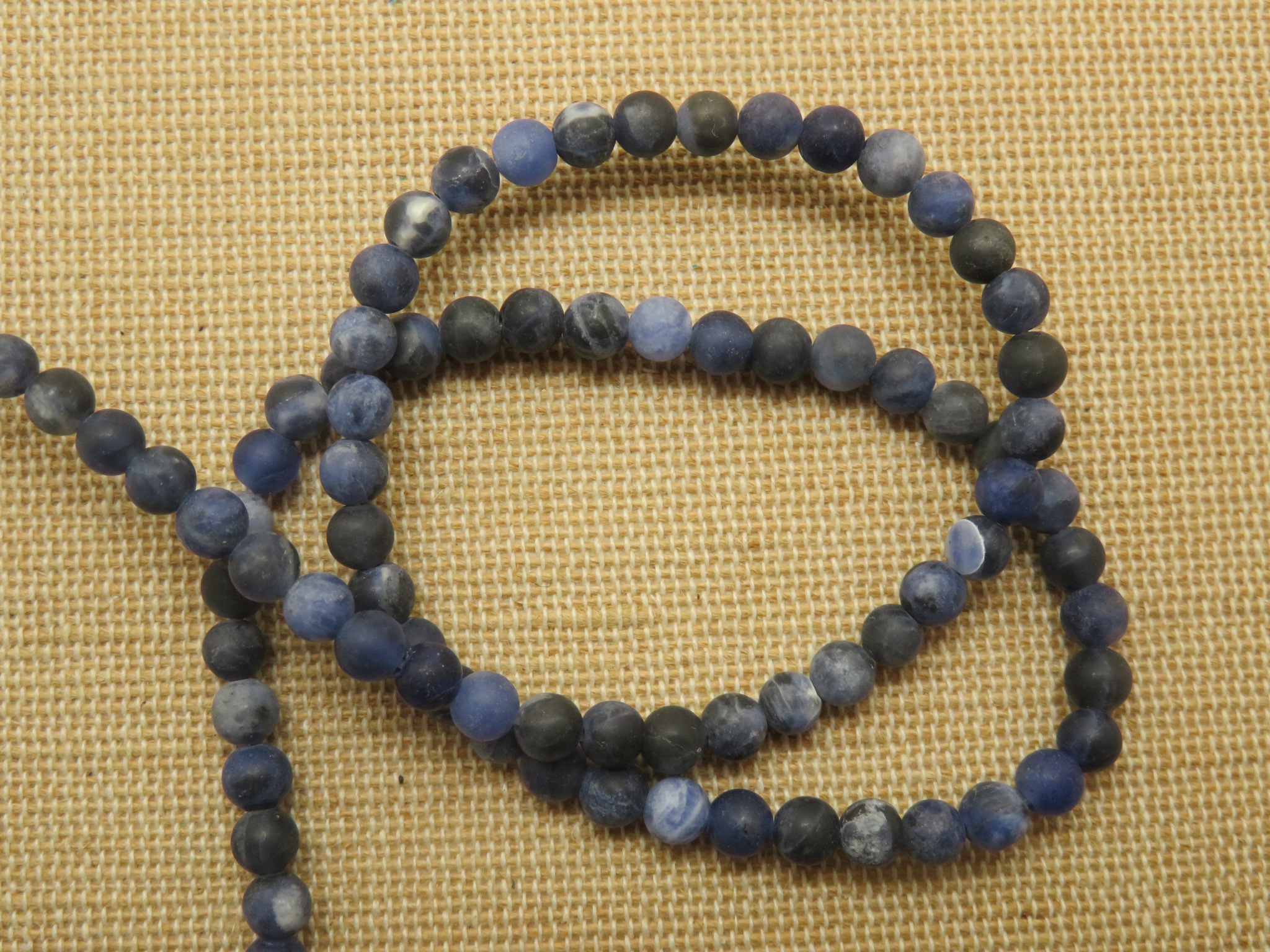 Perles Sodalite bleu mat 4mm ronde pierre de gemme - lot de 10