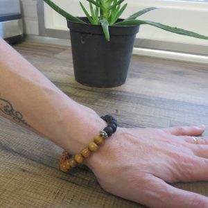 Bracelet de couple zen bijoux avec perles bois métal et lave