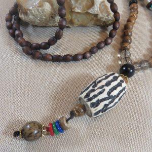 Long collier bouddhiste mala, bijoux femme perle bois et céramique