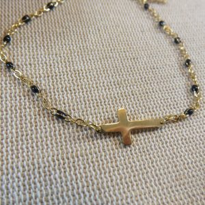 Bracelet croix dorée et petite perles noir – bijoux cadeaux Femme