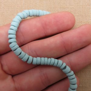 Perles rondelle bleu clair heishi bois noix de coco 6mm – lot de 25