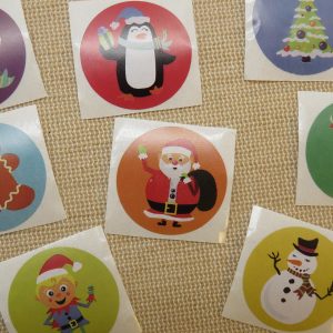 Étiquettes Noël autocollante cadeaux – lot de 25 stickers rond 25mm