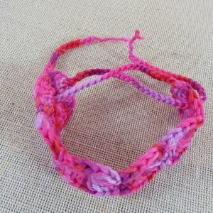 Bracelet de cheville bohème textile en coton rose crocheté