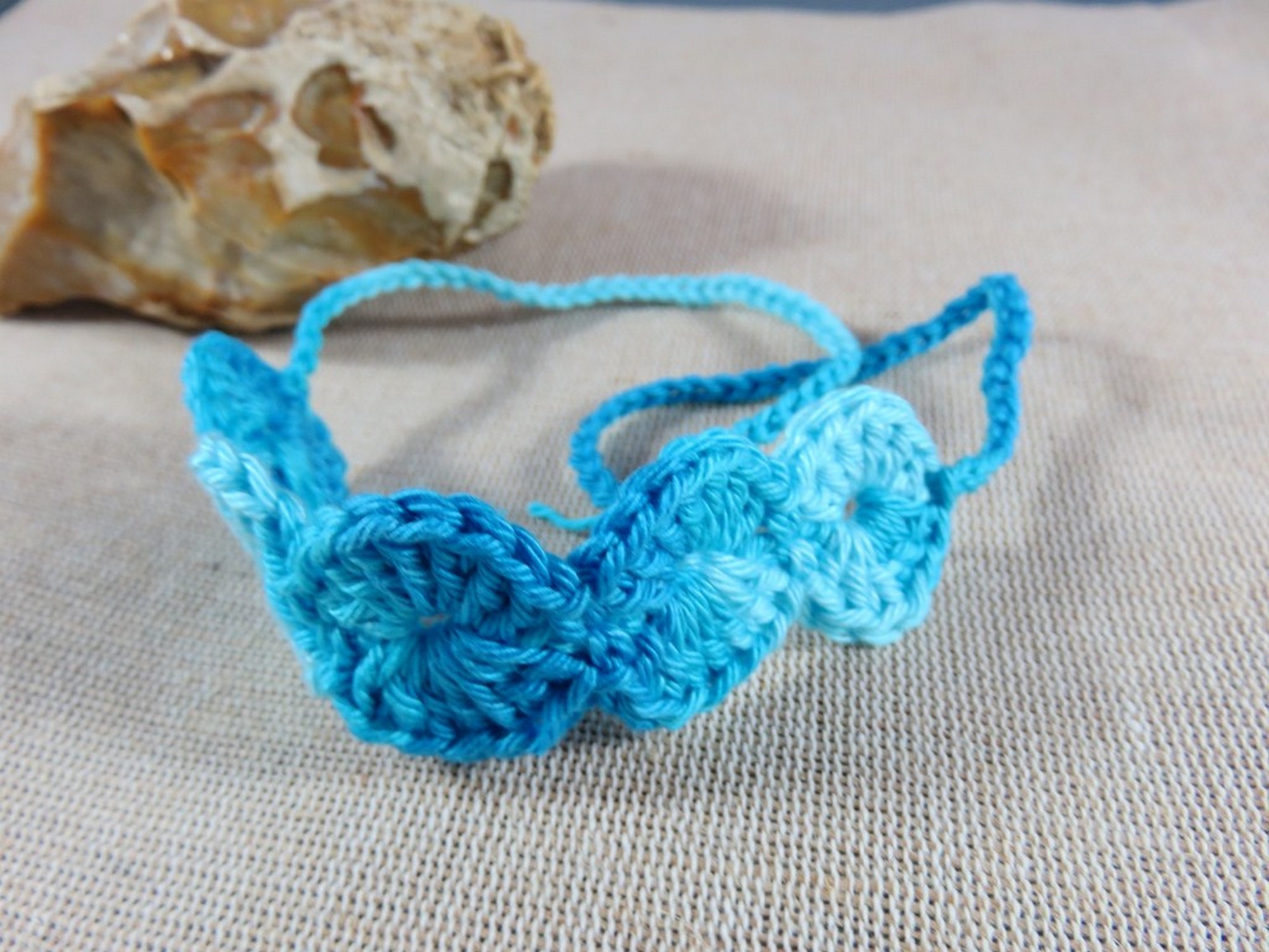 Bracelet de cheville bohème textile en coton bleu crocheté