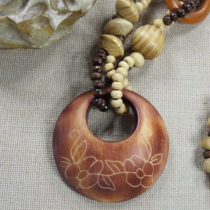 Grand collier ethnique sautoir – bijoux femme avec perles en bois