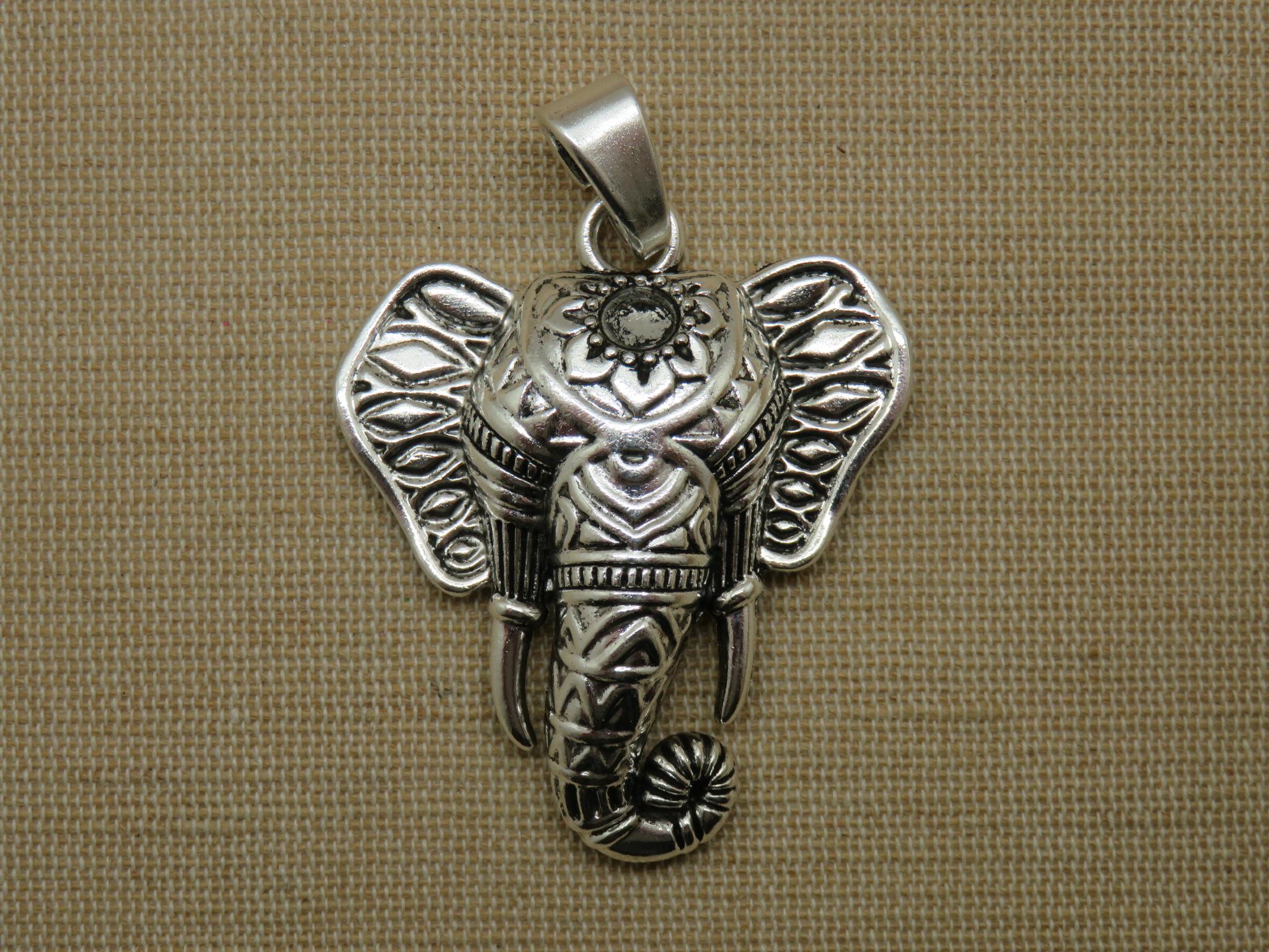 Grand pendentif éléphant ganesh, éléphant chanceux hindou, pendentif en métal couleur argenté vieilli