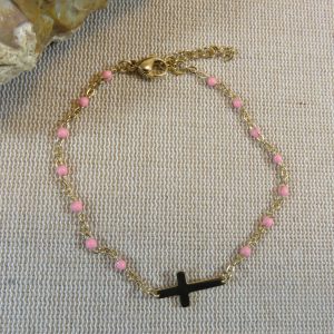 Bracelet croix dorée et petite perles rose – bijoux cadeaux Femme