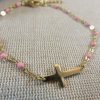 Bracelet croix dorée et petite perles rose - bijoux cadeaux Femme