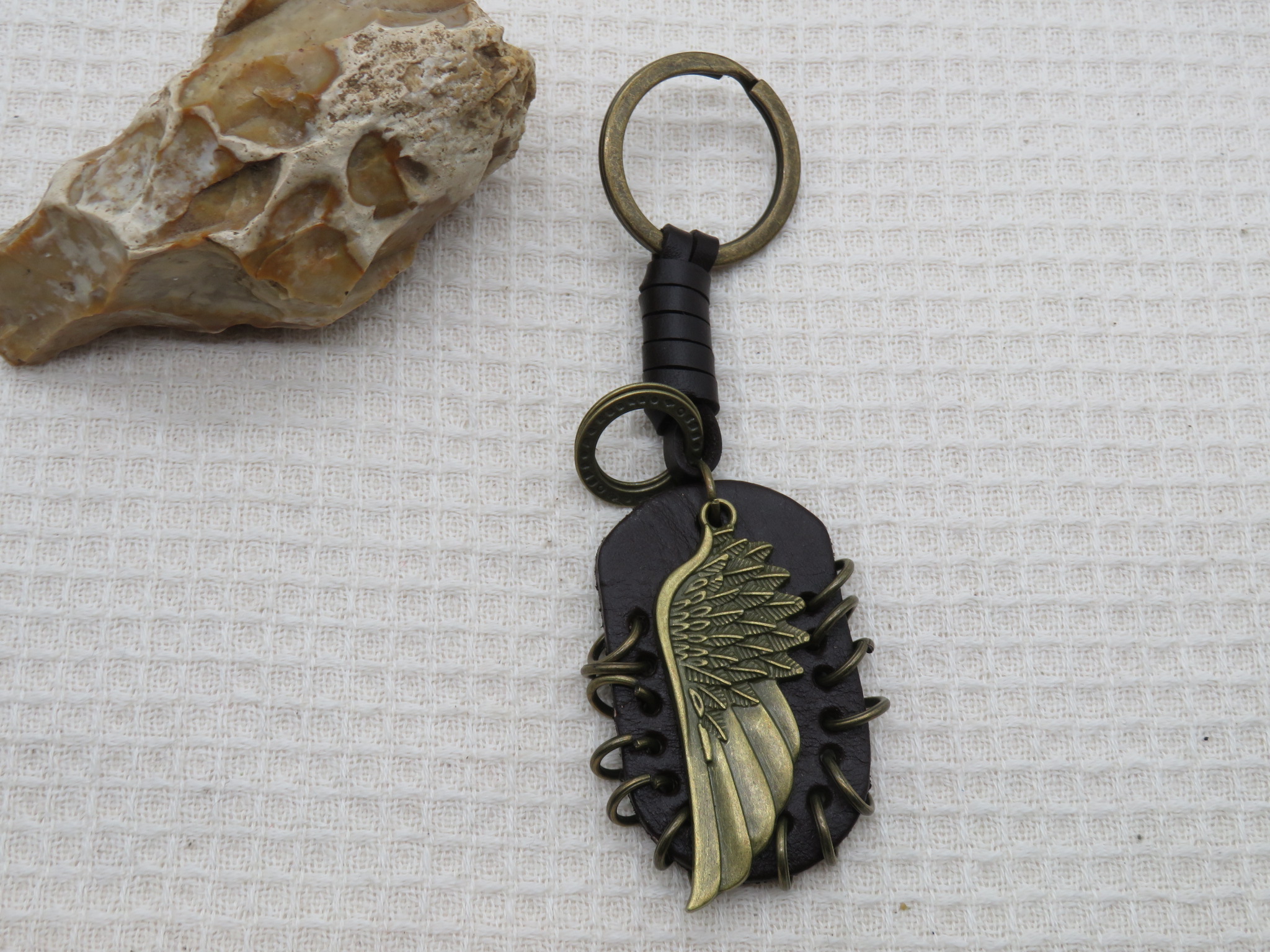 Porte-clés cuir aile steampunk bronze - cadeaux pour elle et lui