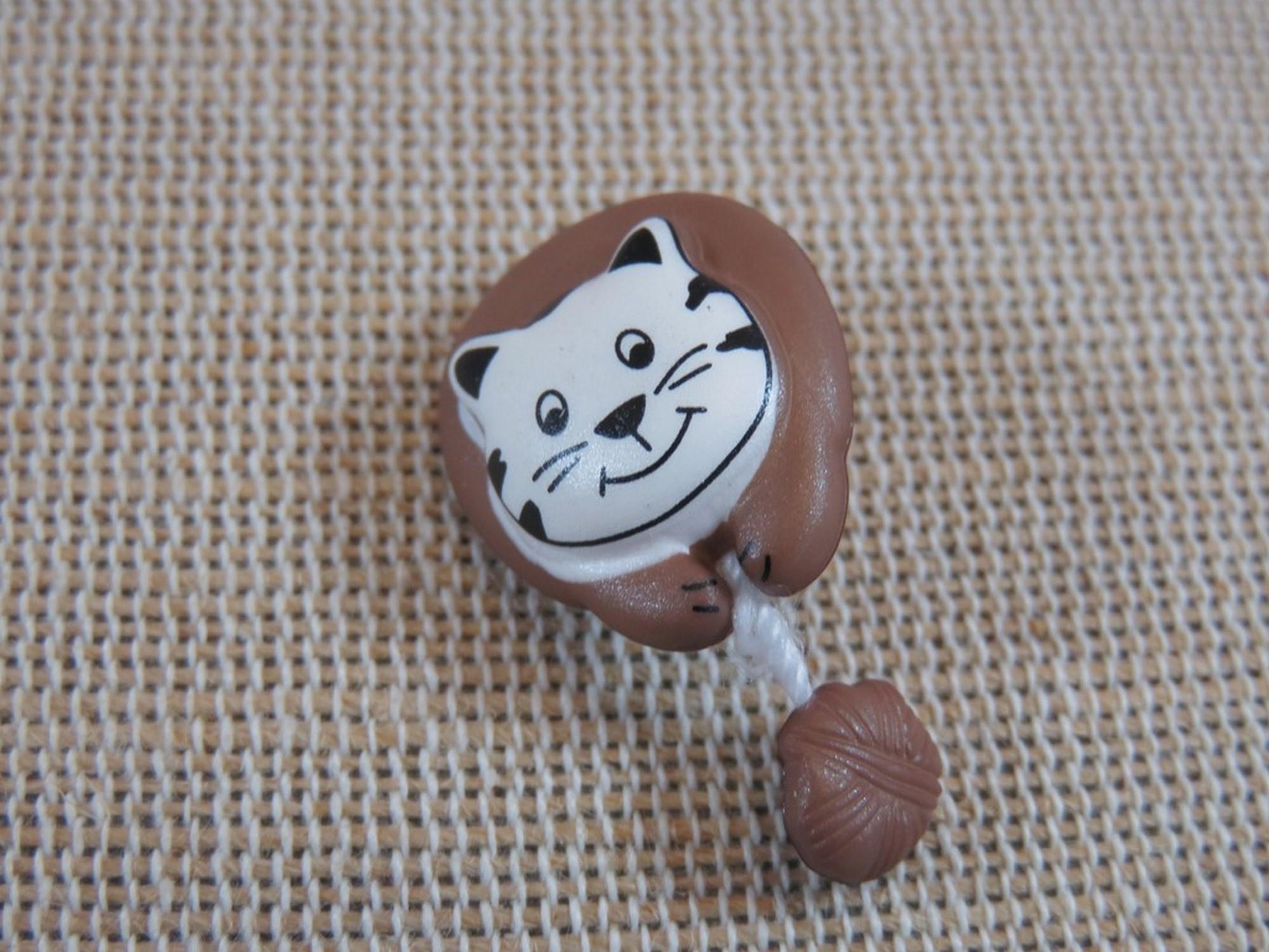 Boutons chat marron et pelote de laine, boutons de couture 28mm, boutons enfant layette, boutons à anneaux, bouton de marque
