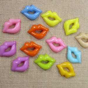 Cabochons bisous lèvre multicolore 18mm – lot de 10