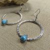 Boucles d'oreille anneau goutte bleu turquoise, bijoux femme