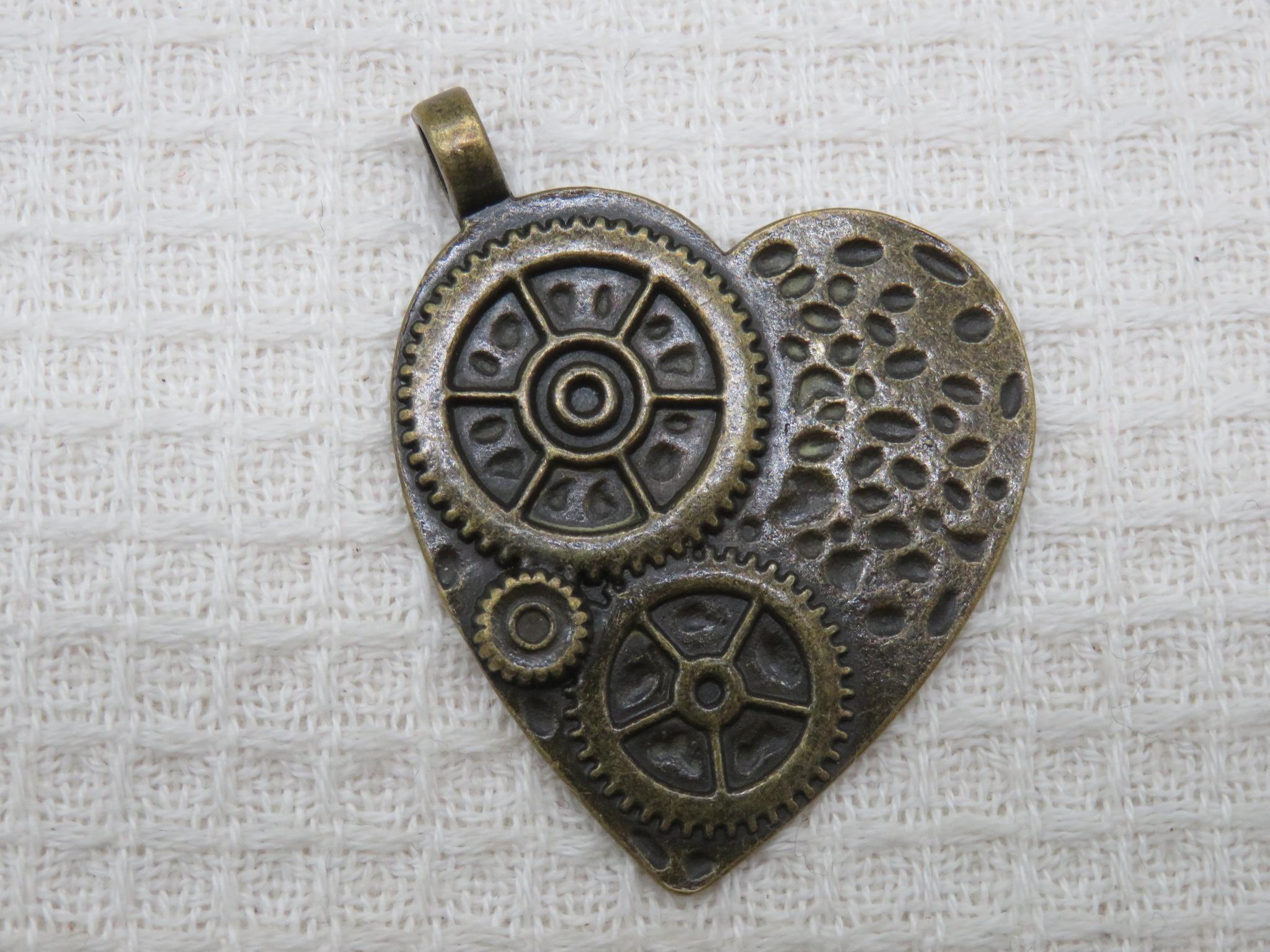 Pendentif coeur engrenage steampunk bronze en métal 50mm