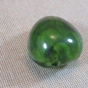 Grosse perle en résine verte effet Jade 37mm